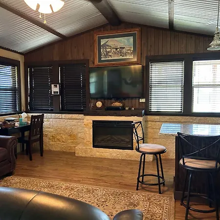 Vineyard Trail Cottages- Adults Only-3