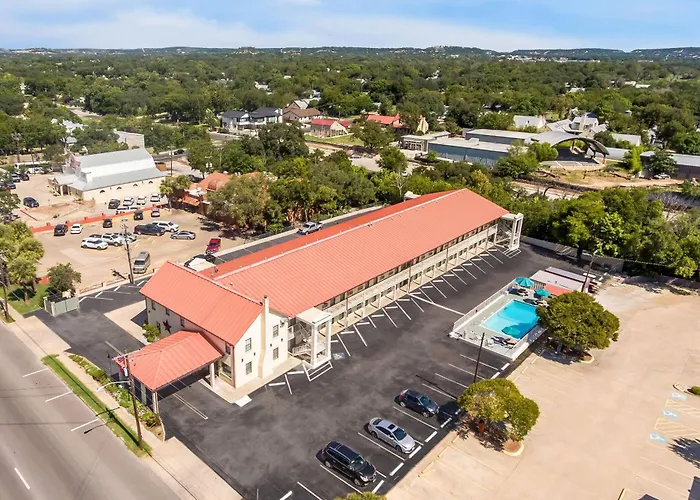 Hotels with pool Super 8 By Wyndham Fredericksburg